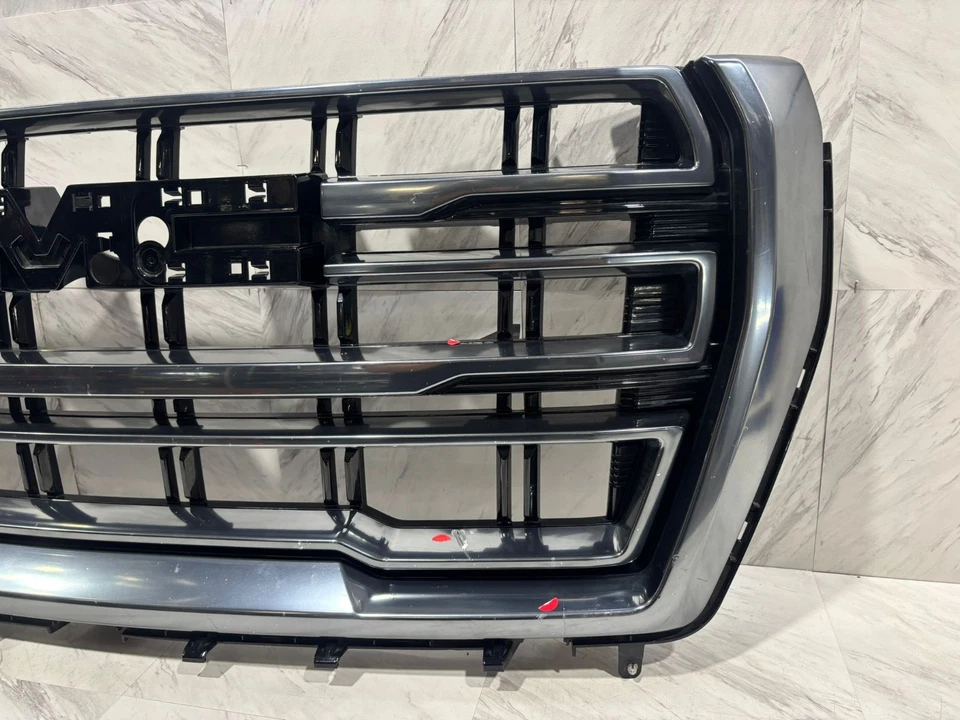 GMC YUKON XL SLT 2021-2024 MONTAJE REJILLA PARACHOQUES DELANTERO OEM 84835787 Foto 3 de 4