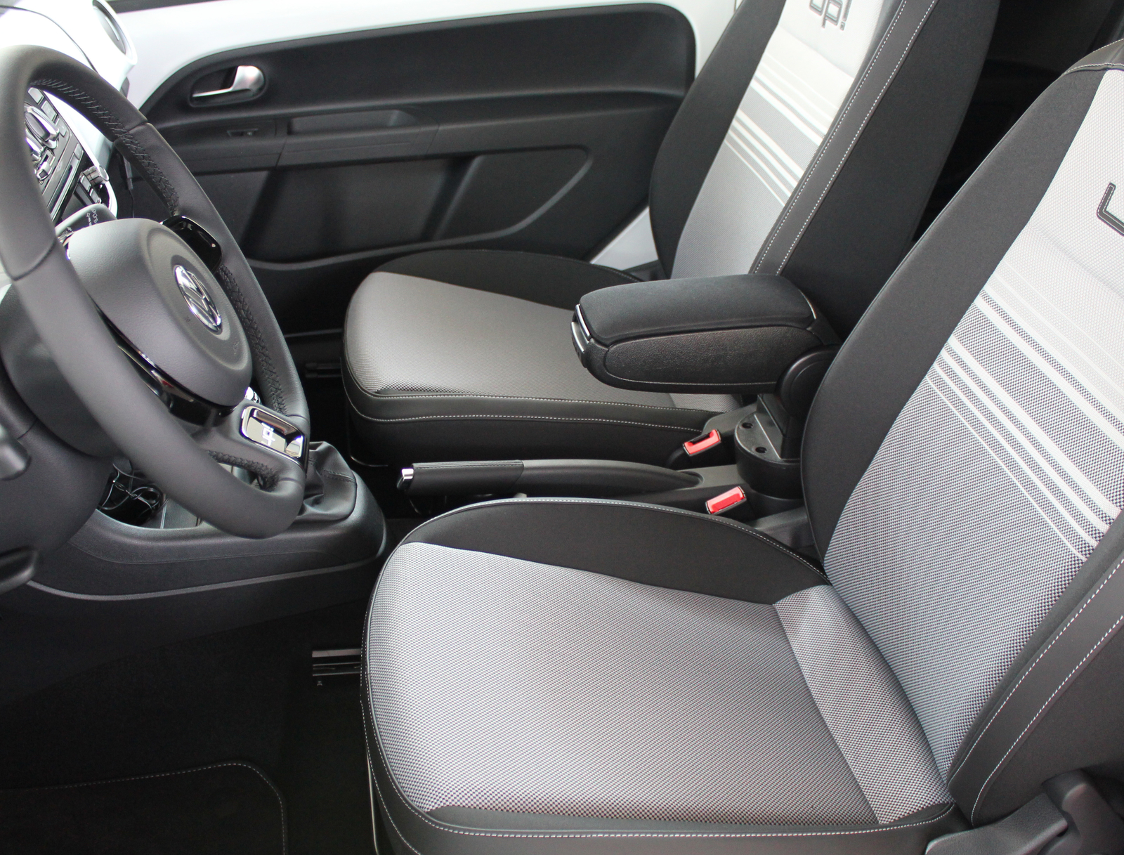 Accoudoir Skoda Citigo tissu noir pour optimiser vos trajets urbains quotidiens
