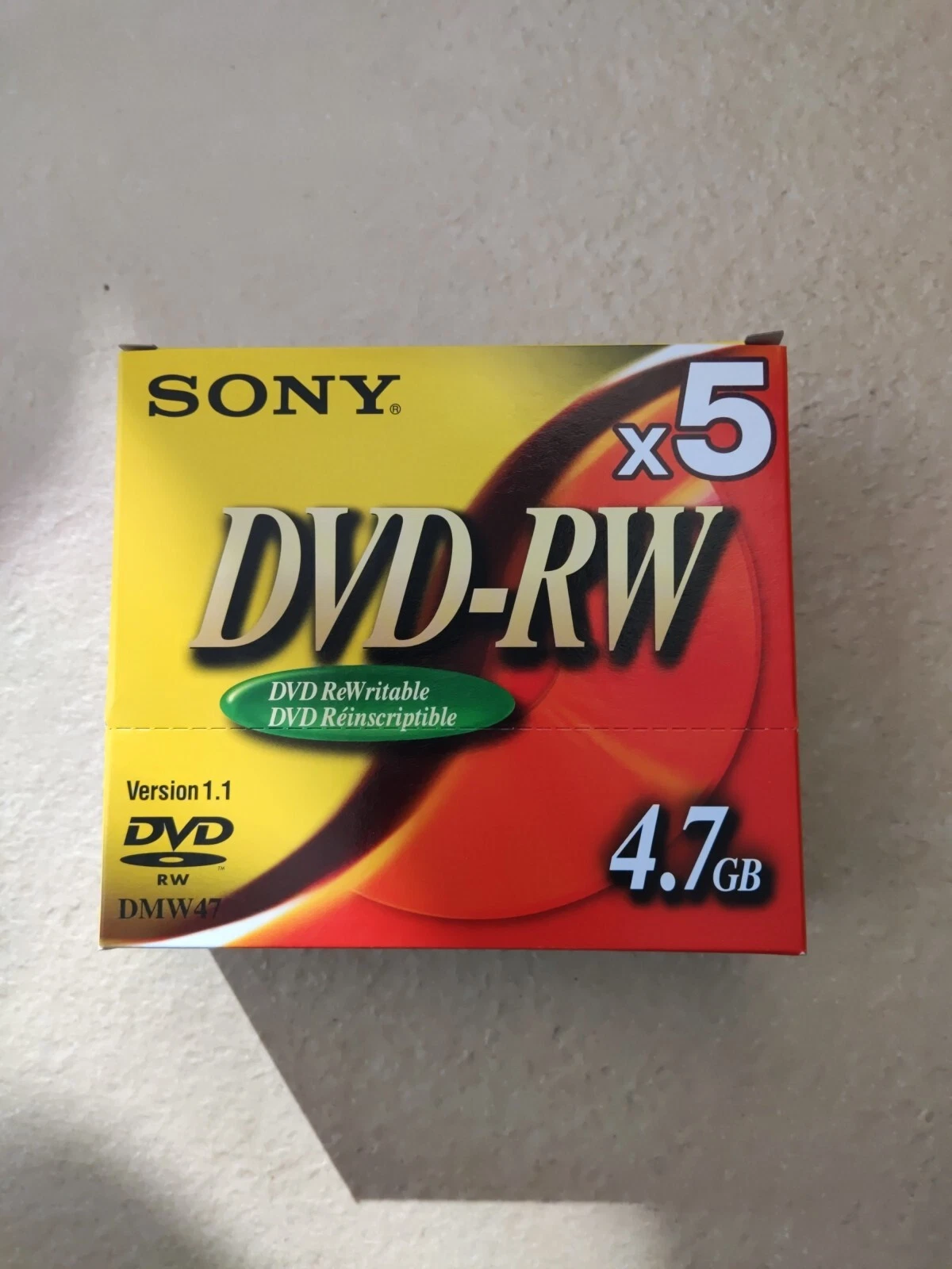 SONY 5ER-PACK DVD-RW WIEDER BESCHREIBBARE DISCS 4,7GB DMW47 BRANDNEU VERSIEGELT HERGESTELLT IN TAIWAN - Bild 1 von 3