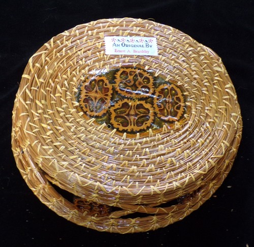 CESTA DE ARTE POPULAR VINTAGE DE AGUJA DE PINO Y CÁSCARAS DE PINO DE ERNEST A. BEARDSLEY - Imagen 12 de 17