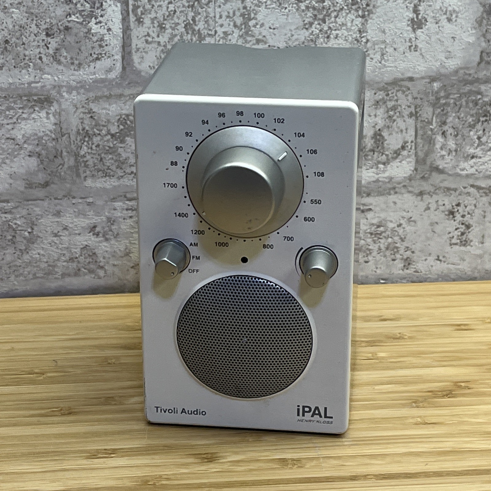 TIVOLI Audio iPAL Henry Kloss Portable AM/FM Radio 