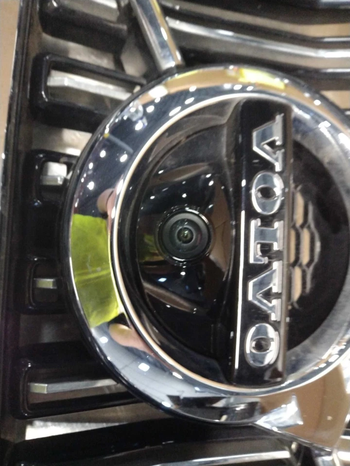 Used Upper Grille fits: 2022 Volvo S60 upper w/o sport line w/surround view came Foto 2 de 4