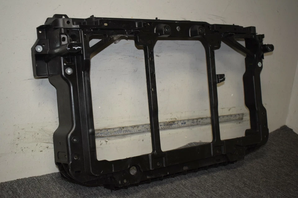 Radiador delantero deportivo Mazda 3 2014-2016 soporte central Foto 2 de 4