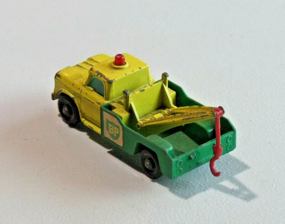 Matchbox Dodge Wreck Truck NO. 13 BP Yellow Green w/Hook Vintage Original 8720 - Image 3 of 4