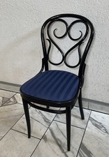 Ein Set Thonet Stuhl No. 4