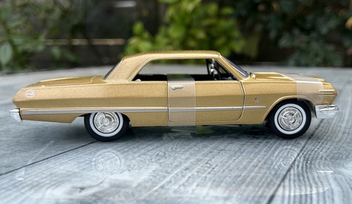 ANSON CHEVROLET IMPALA SS 409 1963 GOLD 1:30 DIECAST METAL BOXED 10105 - Picture 9 of 24