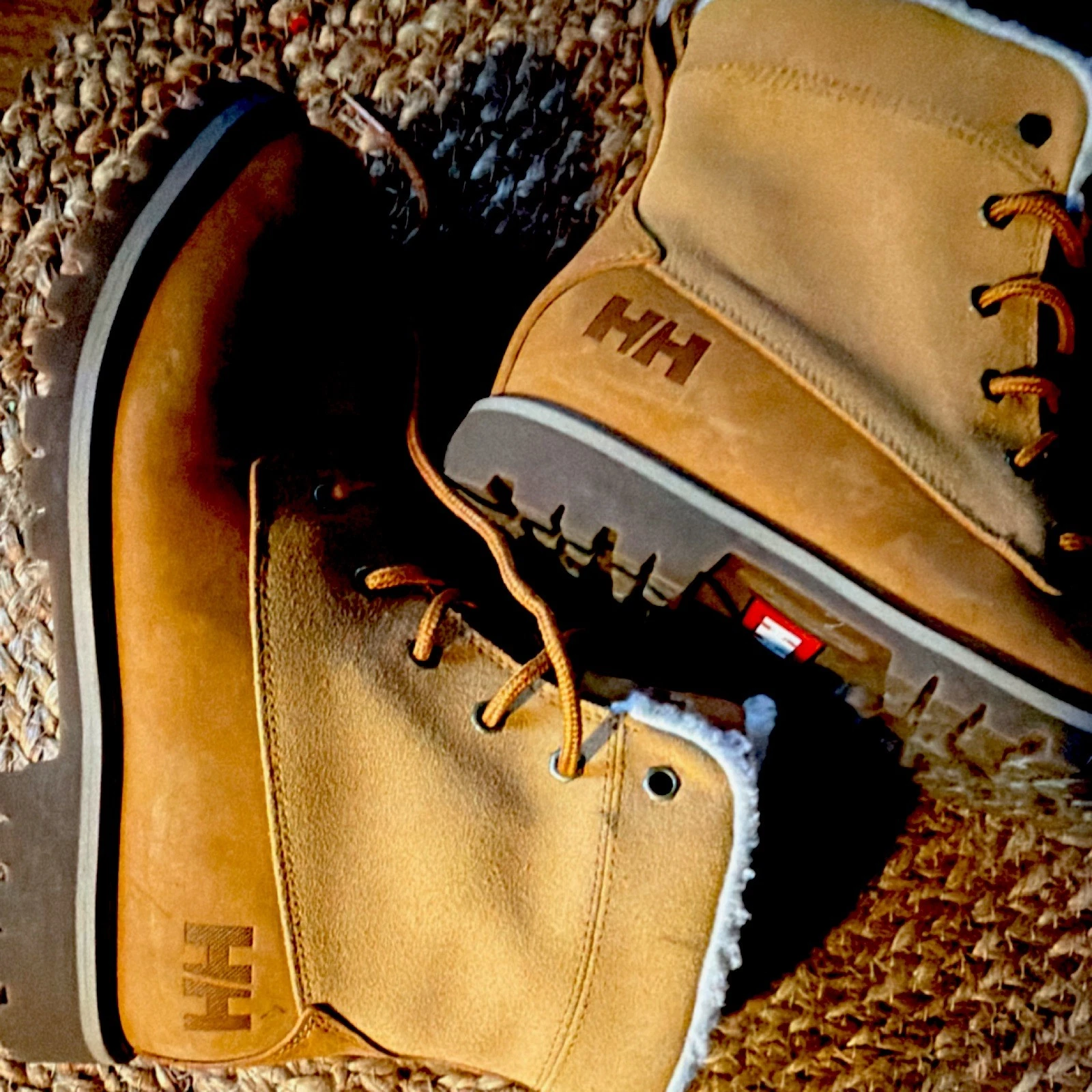 Helly Hansen Tan Leather Lace-Up Ankle Boots Faux Fur Lined Insulated size 6