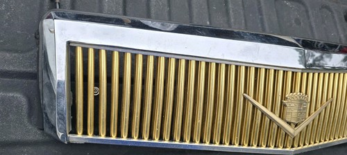 1995-2002 CADILLAC GOLD GRILLE - Picture 3 of 7