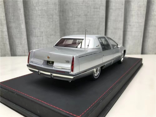 1/18 Resin Car Model Cadillac Fleetwood Sedan 1993 silver - Picture 6 of 9