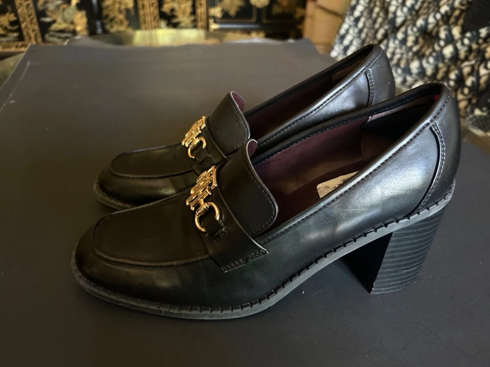Tommy Hilfiger Hazen Mocasines Sin Cordones Tacón Grueso Lujo Dorado Logo Negro MUJER 8M Foto 2 de 4