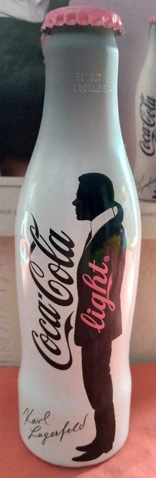 Karl Lagerfeld Coca-Cola Легкая Пустая Алюминиевая Бутылка с Рекламой Журнала - Изображение 2 из 4