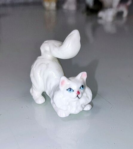 Vintage Figurines Cats Miniature Miniatures Cat Kitten Ceramic Porcelain Japan - Picture 3 of 11