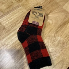 Northeast Outfitters Cozy Cabin Aloe Infused Socks Red/Black Plaid Youth 10K-4