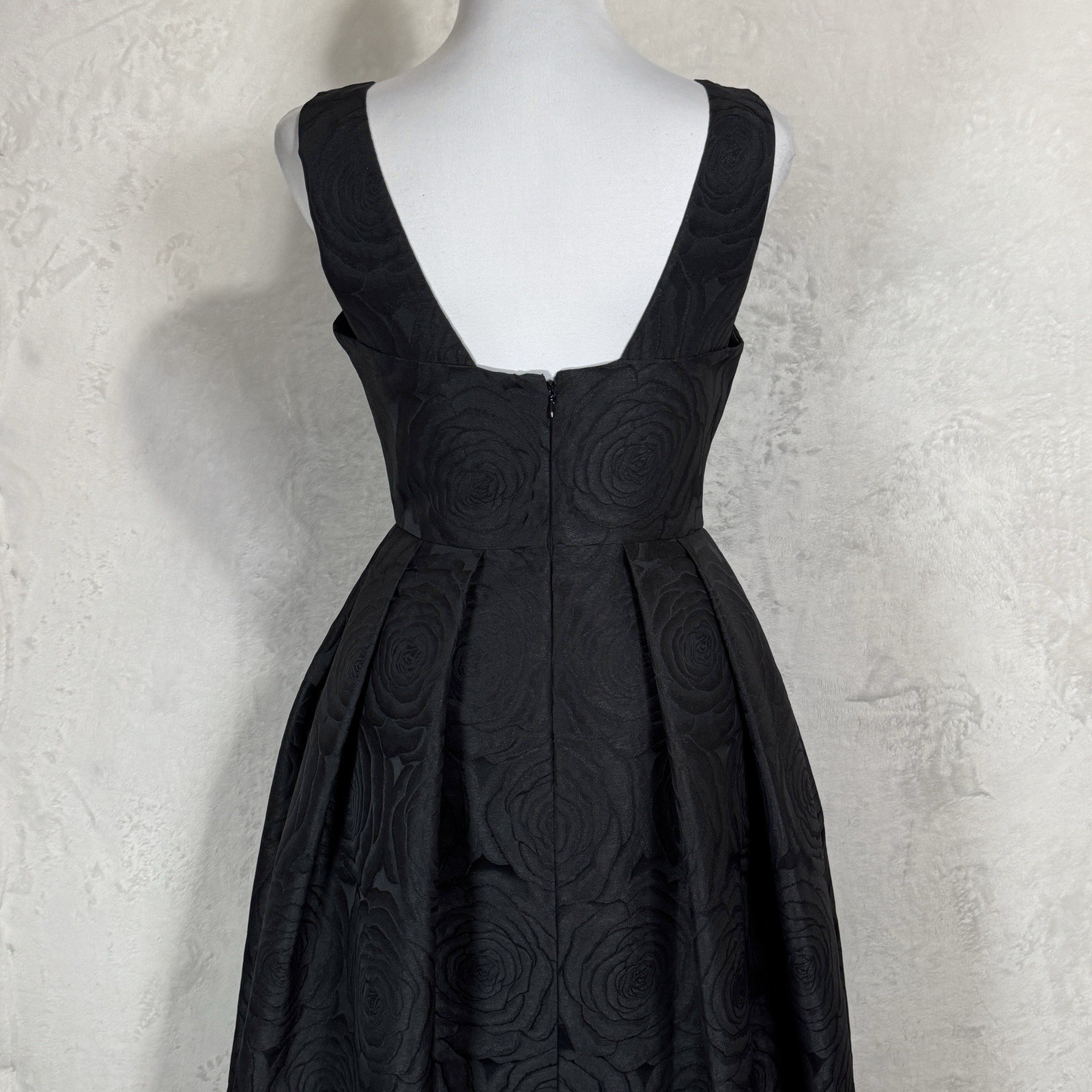 Ivanka Trump Black Floral Rose Jacquard Fit & Flare Midi Dress Size 2 Pleated