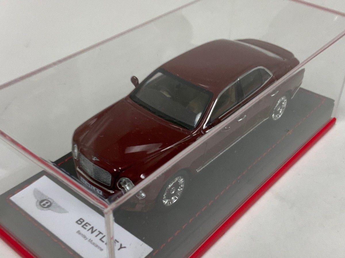 1/43 Minichamps Bentley Muslanne in Red on Custom Leather base TX5