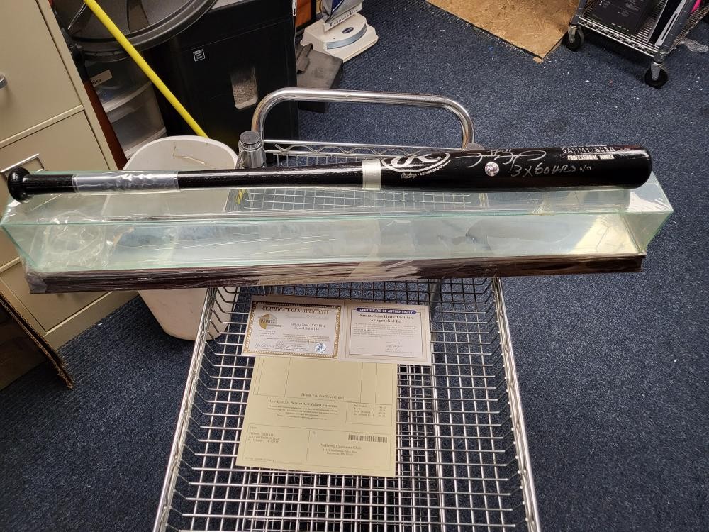 Rawlings Big Stick SAMMY SOSA AUTOGRAPHED Signed/144 BAT w/COA Auto (QUC021393) 