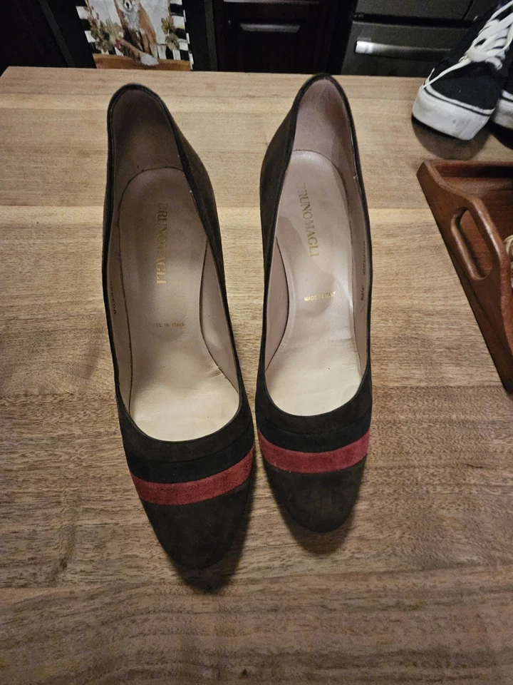 Zapatos de salón Bruno Magli marrón gamuza con rayas negras, rojas, Gucci Inspo, italianos, raros Foto 4 de 4