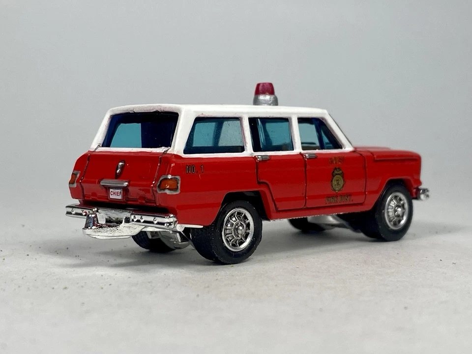 Matchbox 1964 Jeep Wagoner Custom Painted Fire Chief Truck Real Riders Wheels - Image 4 of 4