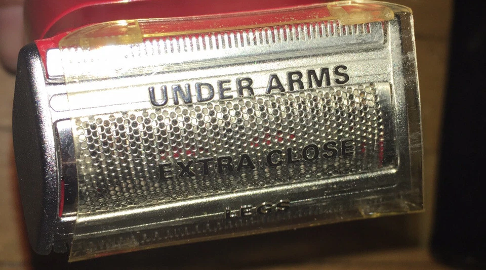 Afeitadora Norelco Vintage Roja Dama Doble Voltaje Viaje Estuche Negro Funciona Foto 2 de 4