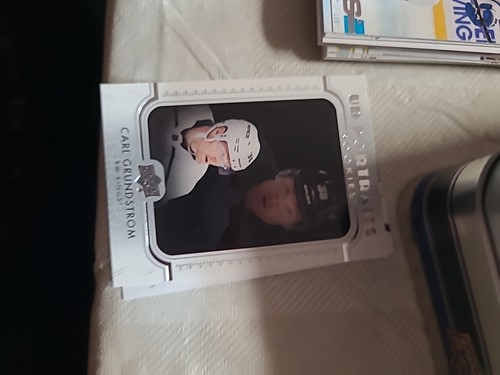 Hockey Tin And Hockey Cards - Picture 6 of 23