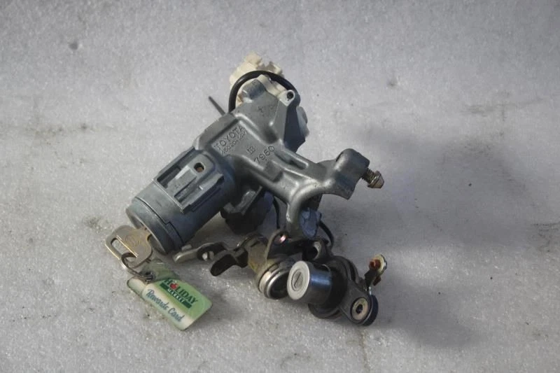 Toyota Celica 2001 interruptor de encendido con llave y 2 cilindros de bloqueo Foto 2 de 4