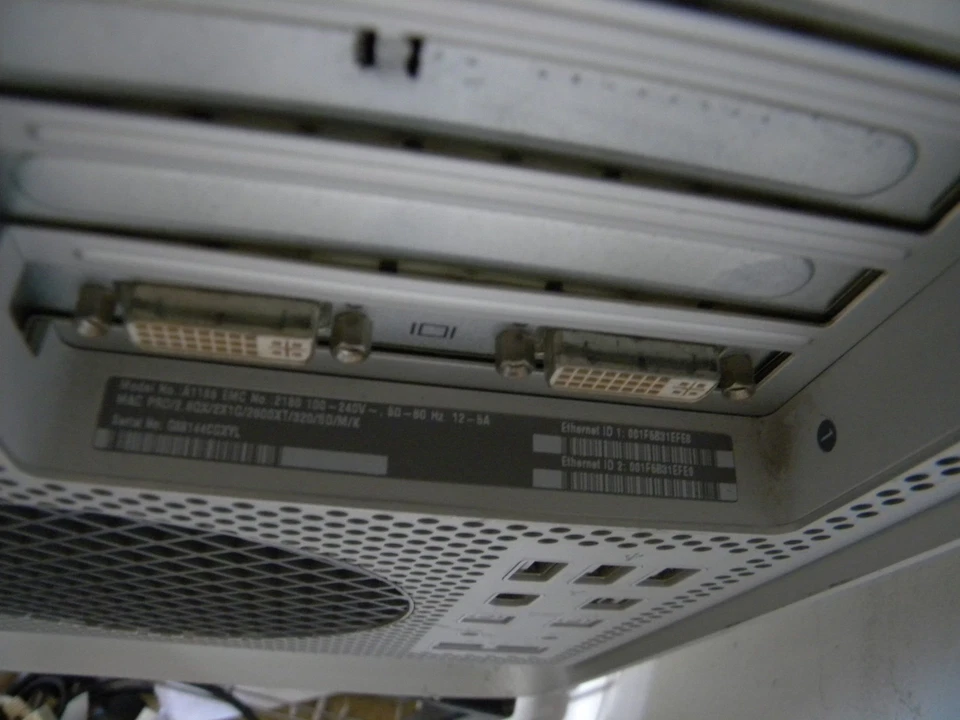 Apple A1186 Mac Pro (principios de 2008) Xeon E5462 @ 2,8 GHz 4C 8 GB 320 GB ATI 2600 XT Foto 4 de 4