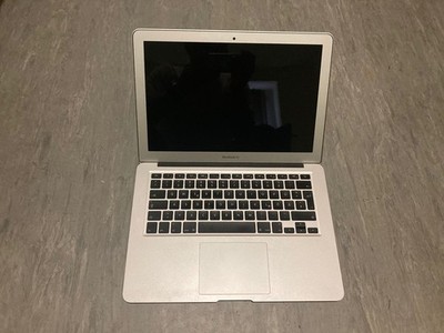 Apple MacBook Air 13'' (Mid 2012)   1,8 GHz i5 / 4 GB / 128 GB SSD - 6 Ladezyklen