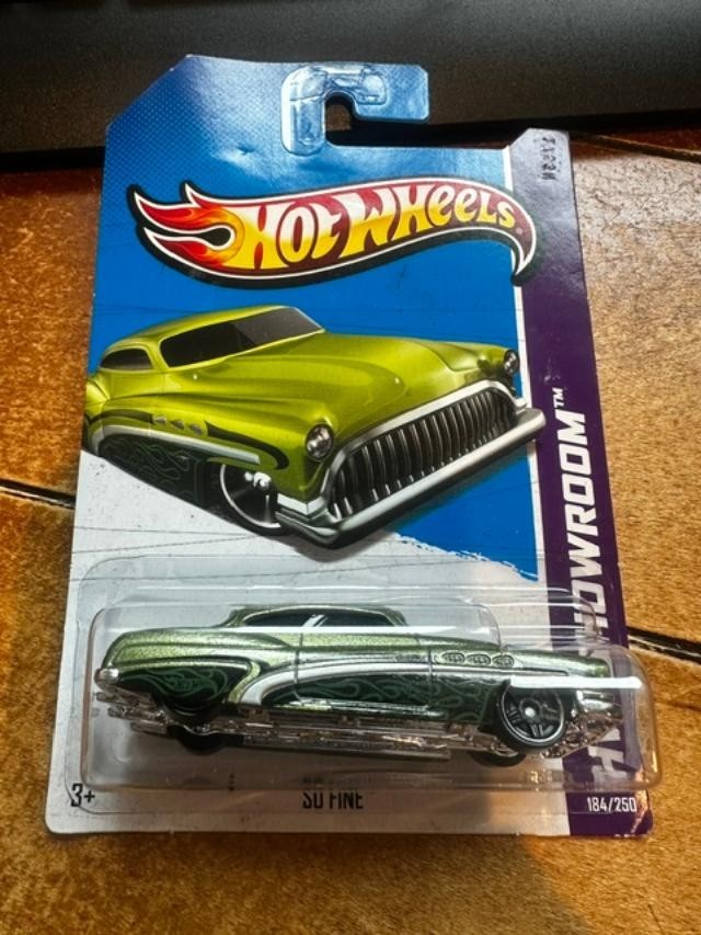 2013 Hot Wheels HW Showroom So Fine #184 Green