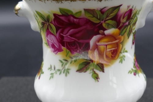 VINTAGE ROYAL ALBERT OLD COUNTRY ROSES Urn type vase - 3.5" 9cm - Picture 7 of 8