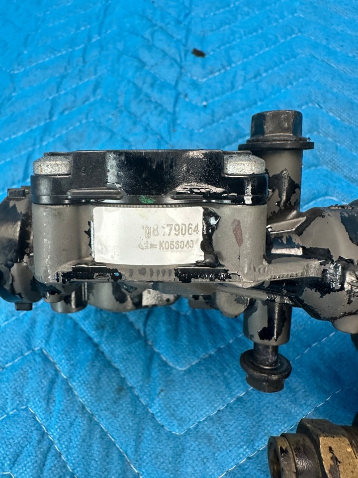 Volvo VNL Bendix Air Bracke Relay Valve Assembly K105561 W/2x M40hf