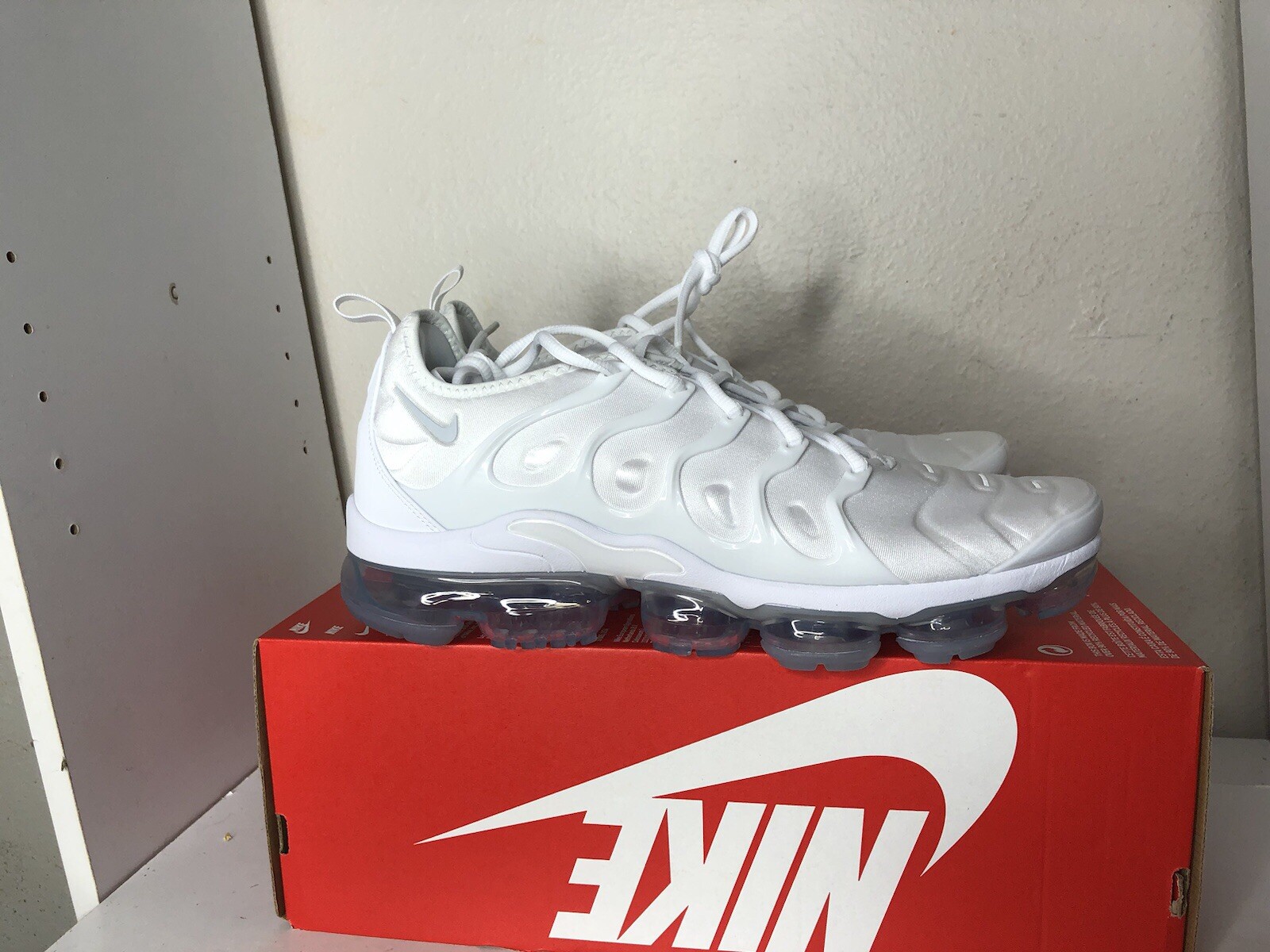 nike air vapormax plus triple white
