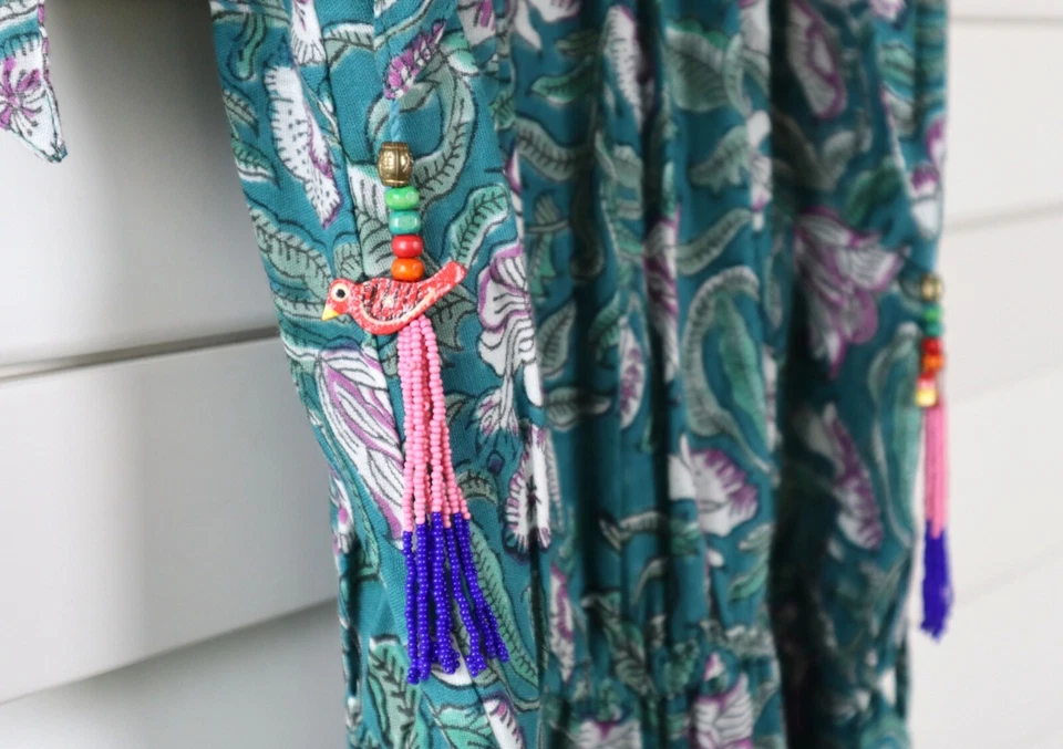 Mono con cinturón estampado borla pájaro con cuentas BELL By Alicia Bell $300 talla XS Foto 3 de 4