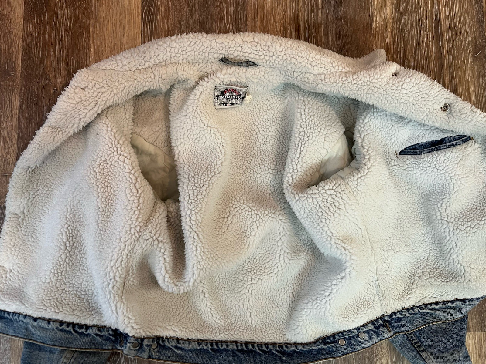 Vintage 90’s Levi’s Authentic Sherpa Lined Denim Trucker Jacket Size Large thumbnail 7