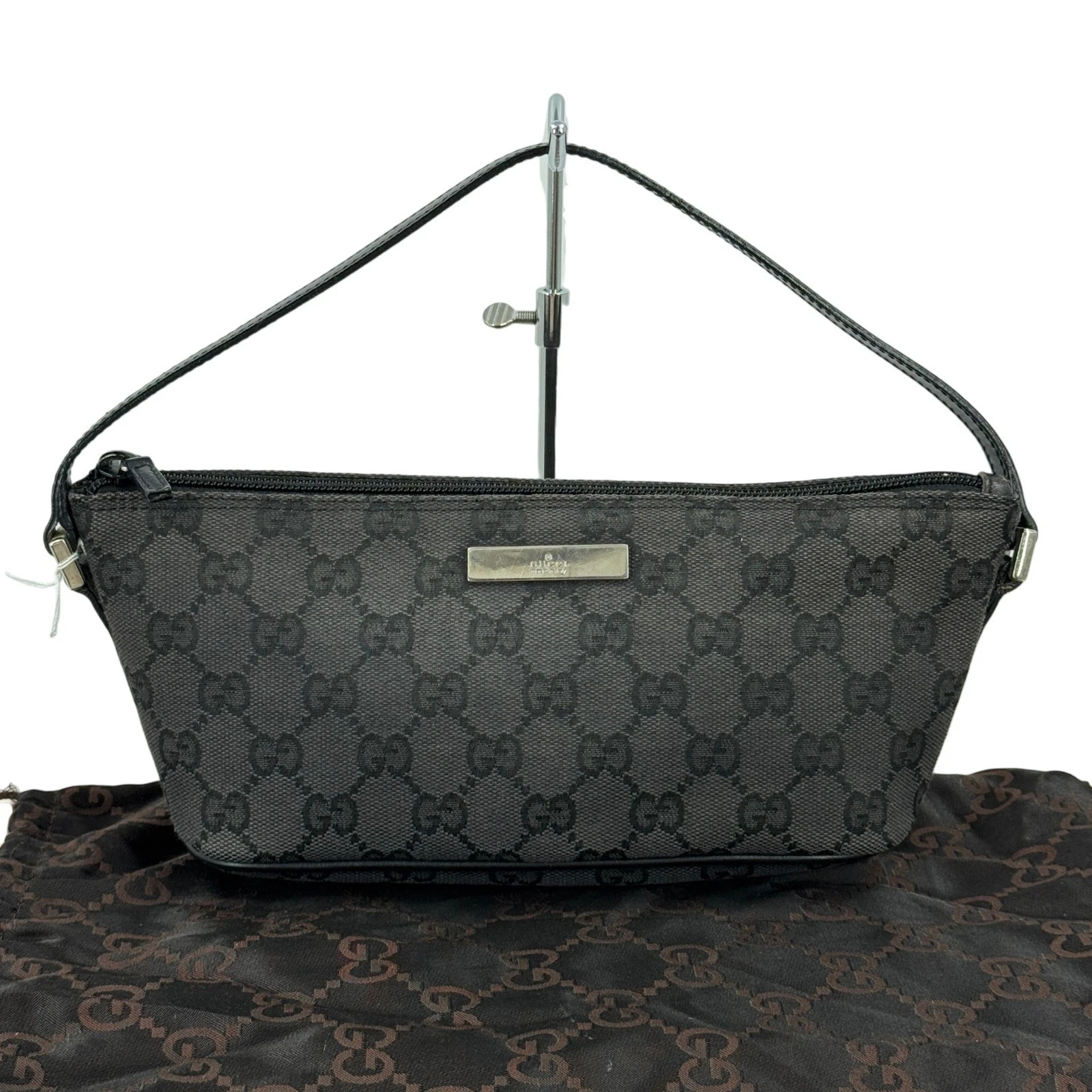 Gucci — Auth GUCCI GG Black Canvas Accessories Pouch KC871