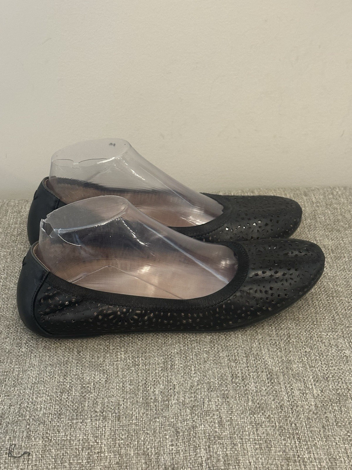 Vionic Robyn black leather perforated ballet flats Size 8.5