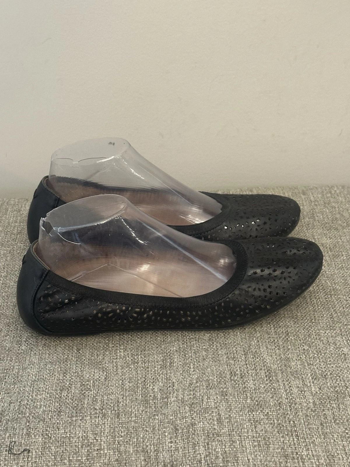 Vionic Robyn black leather perforated ballet flats Size 8.5