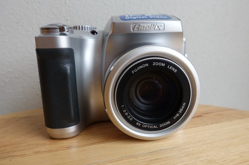 Fujifilm FinePix S3000 3.2MP Digital Camera w/ CCD sensor, 6x optical F2.8 lens - Picture 2 of 12