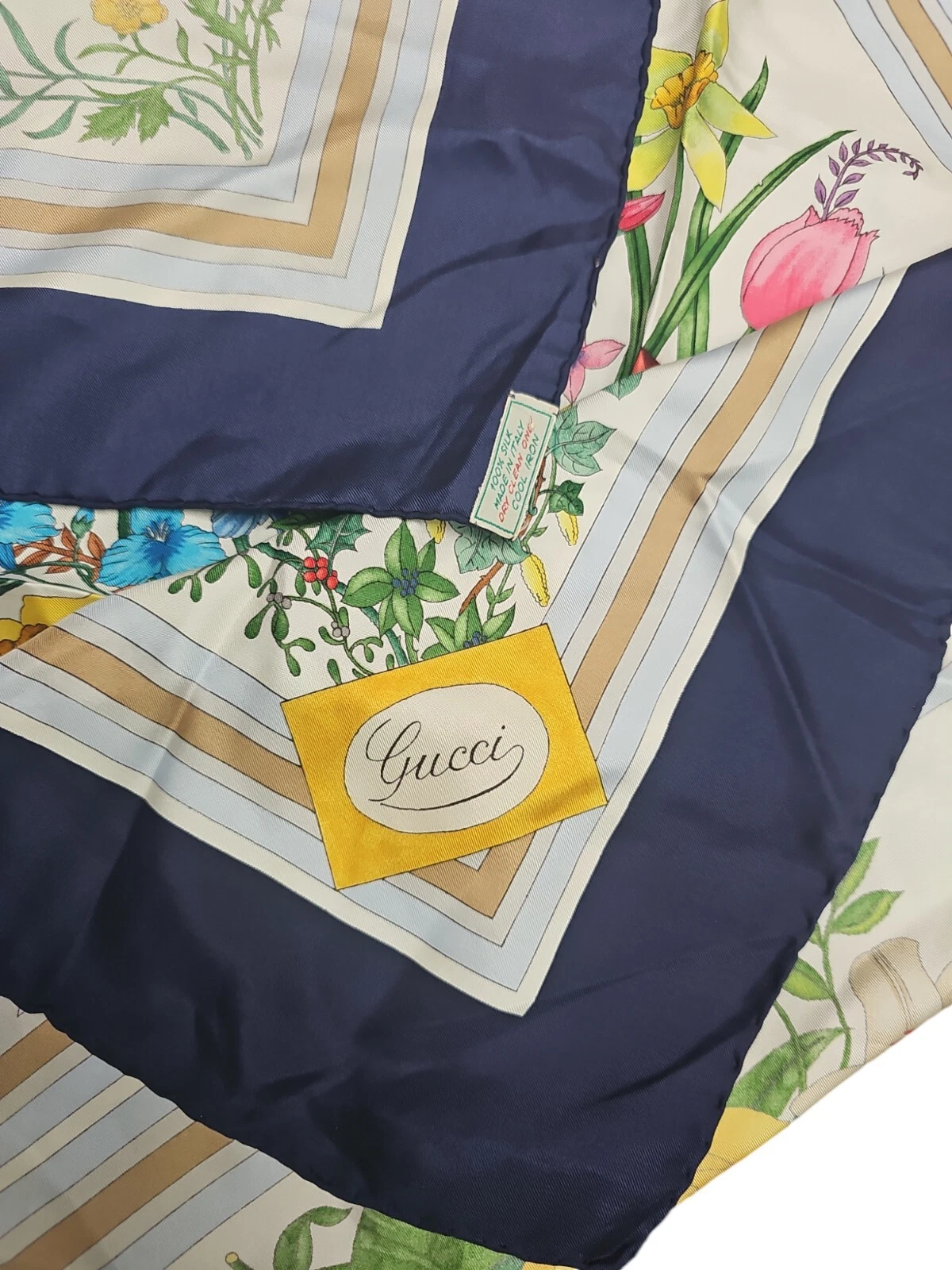 Neuf écharpe Gucci imprimé flore multicolore bordure bleue soie enveloppe avec boîte cadeau Gucci
