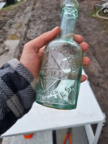 Traditional Glass Bottle The Leeds and wakefield Brewery Vintage Bottle - Picture 6 of 7