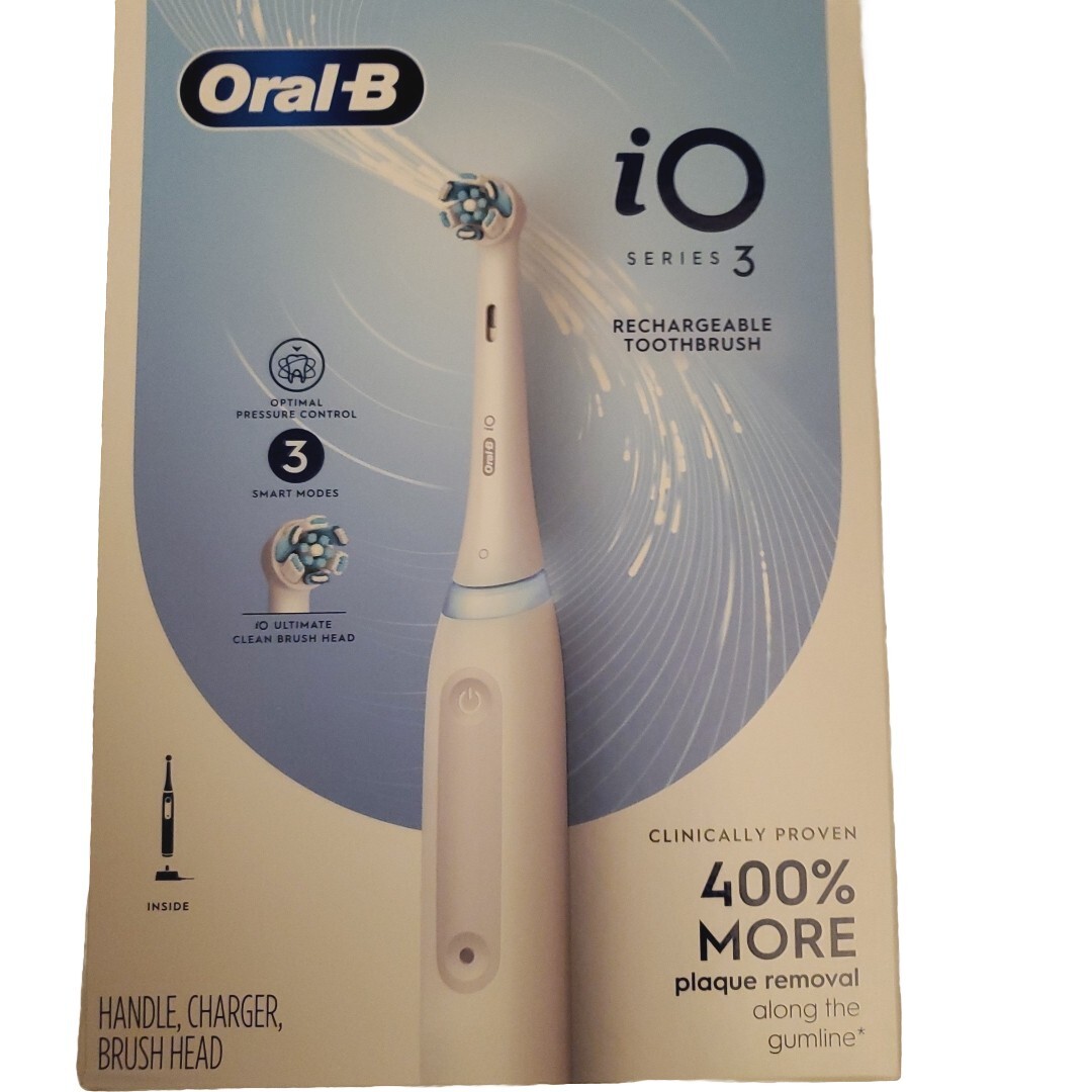 Oral-B iO Series 3 Rechargeable Electric Toothbrush - Matte White