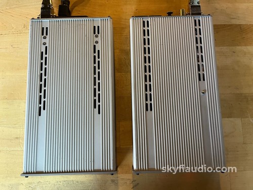 Apogee DA-1000E-20 DAC & PS-1000E Power Supply - w/ Wyde Eye Coaxial Cable - Picture 4 of 18