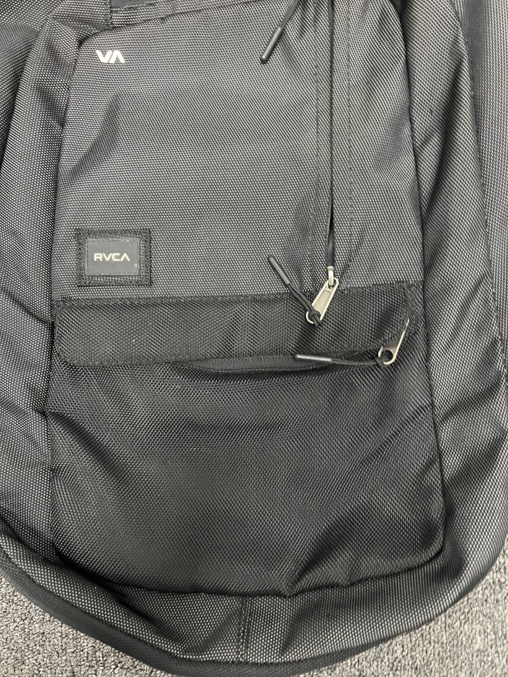 Mochila para hombre con correa de hombro ajustable de lona gris Rvca Foto 4 de 4