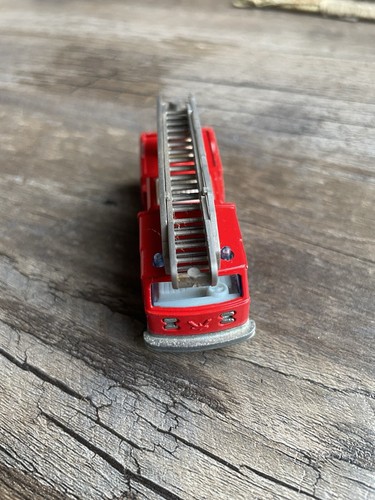Vintage Majorette Pompier 1/100 Scale Red No 207 Fire Ladder Truck Diecast FDNY - Picture 4 of 10