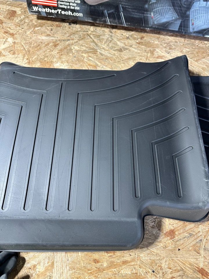 Forro de piso WeatherTech para Chevrolet Tahoe/Yukon 11-13 2007-2014, segunda fila, negro Foto 4 de 4
