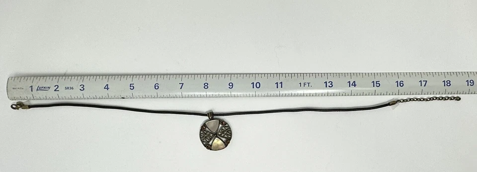 Colar com cordão de couro pingente de bronze e cristal Abalone Lia Sophia Shellbourne - Imagem 4 de 4