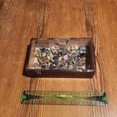 Konvolut Modeschmuck in Box - gemischte Metalle, Perlen - mehrfarbig
