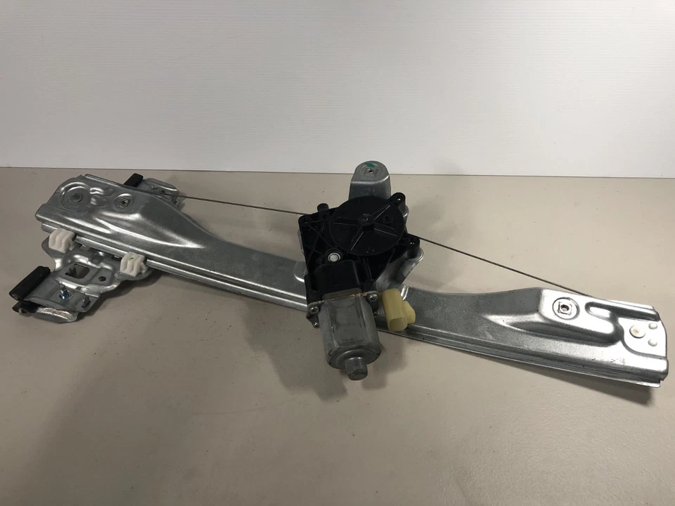 Holden Cruze JH Lef Rear Window Regulator With Motor Hatch Type 2011-2017 - Image 3 of 3