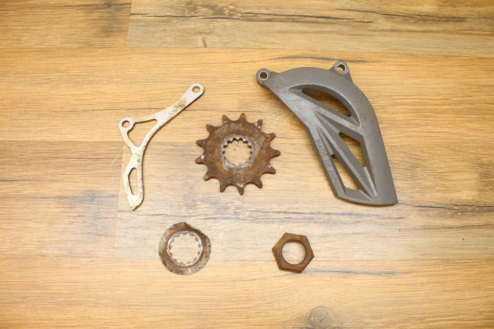 Yamaha YZ450 YZ 450 F 2007 07 piñón con protector interior y exterior con tuerca Foto 2 de 4