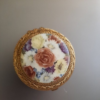 Vintage Max Factor Compact 2 1/4  round