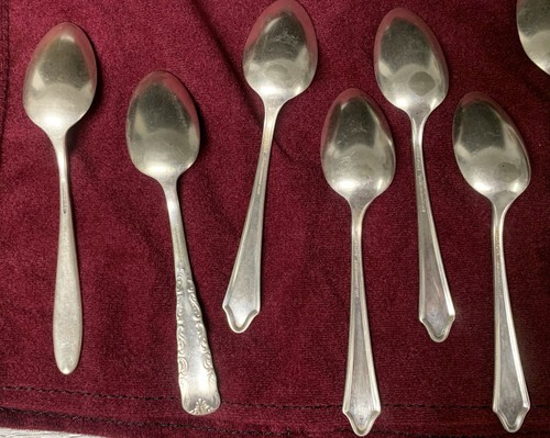 LOT 24 ESTATE SILVER-PLATE BUTTER KNIVES SPOON FORK ONEIDA ROGERS COMMUNITY - Picture 17 of 24